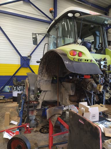 Tracteur CLAAS AXION 840 - photo 2