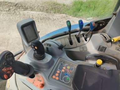 Tracteur chargeur NEW HOLLAND T6.145DC - photo 4