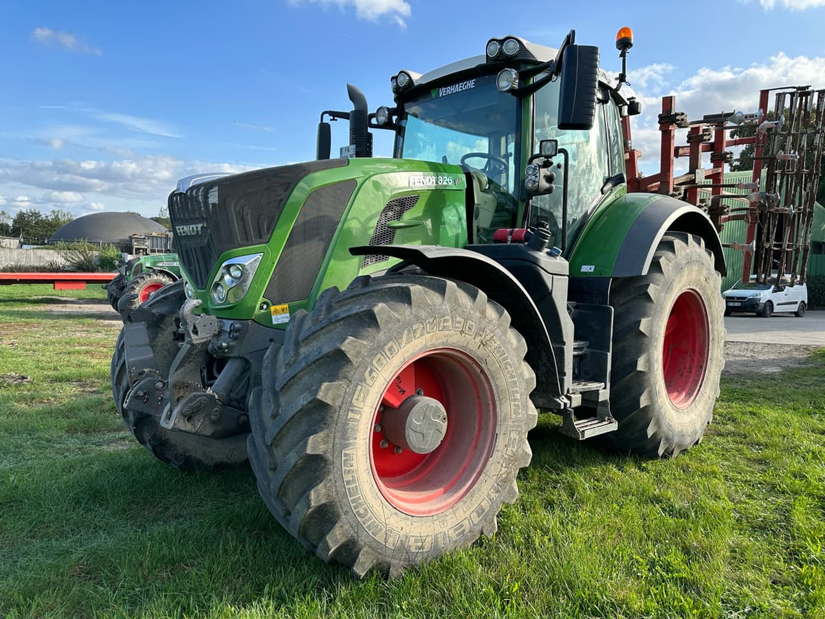 Tracteur FENDT 826 VARIO PROFI + - photo principale