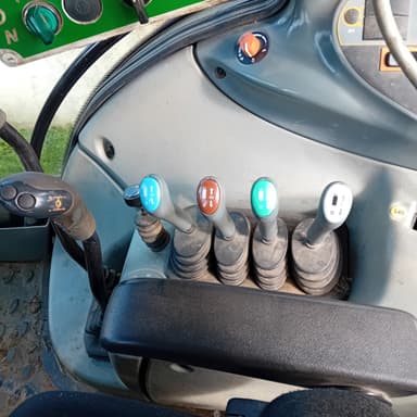 Tracteur VALTRA T 133 HITECH - photo 5