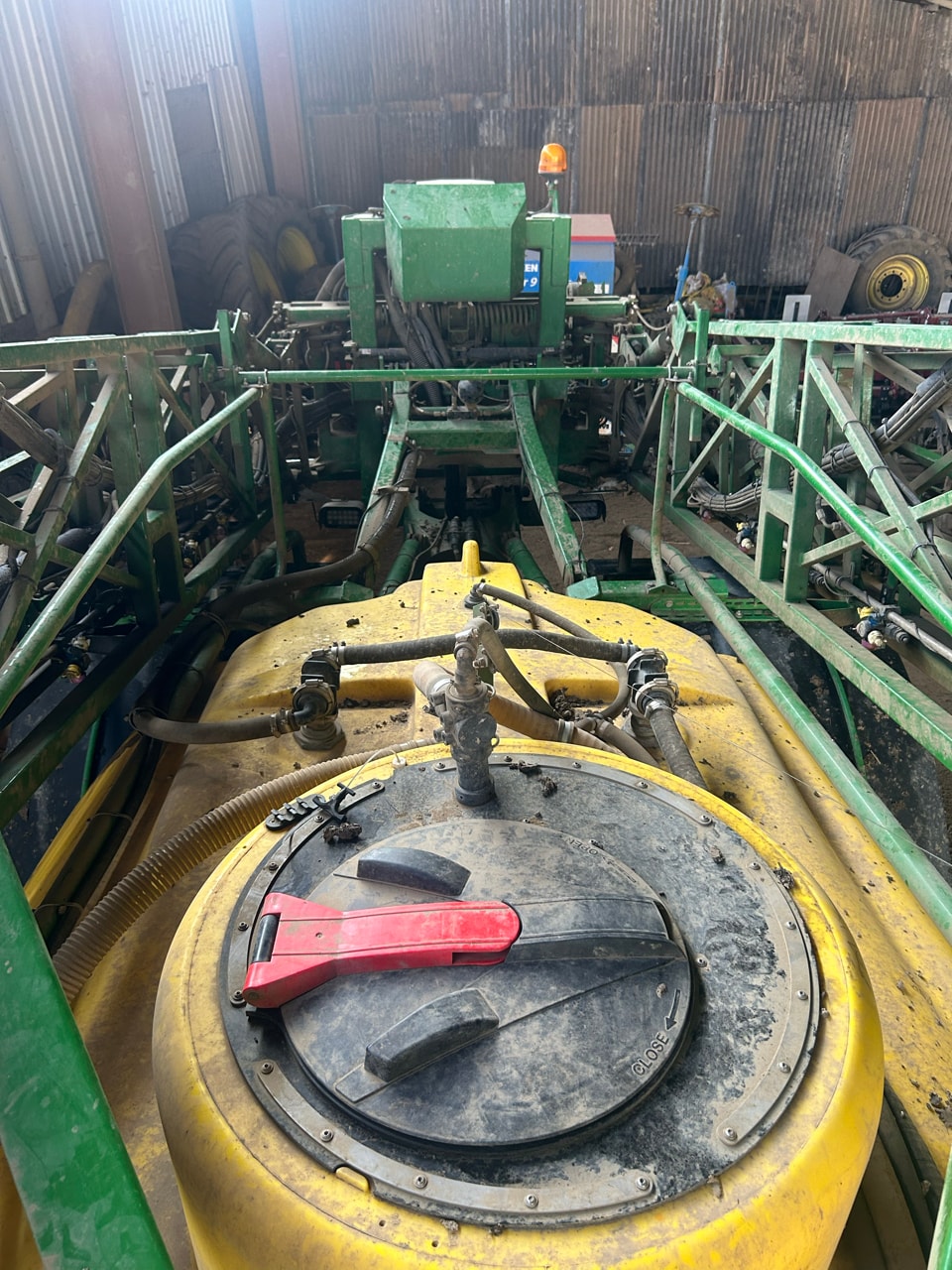 Pulverisateur JOHN DEERE M944i - photo slide 10