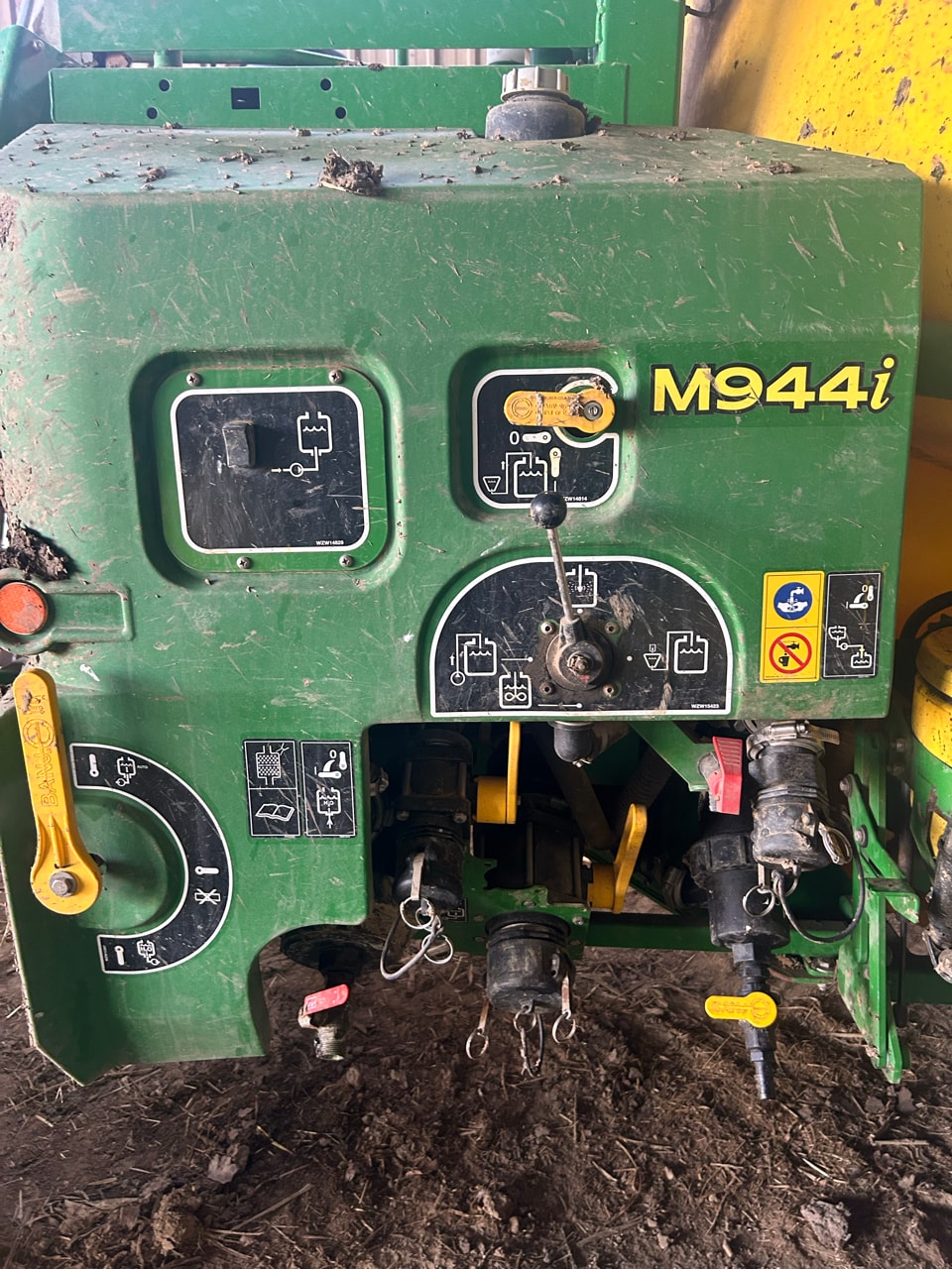 Pulverisateur JOHN DEERE M944i - photo slide 12