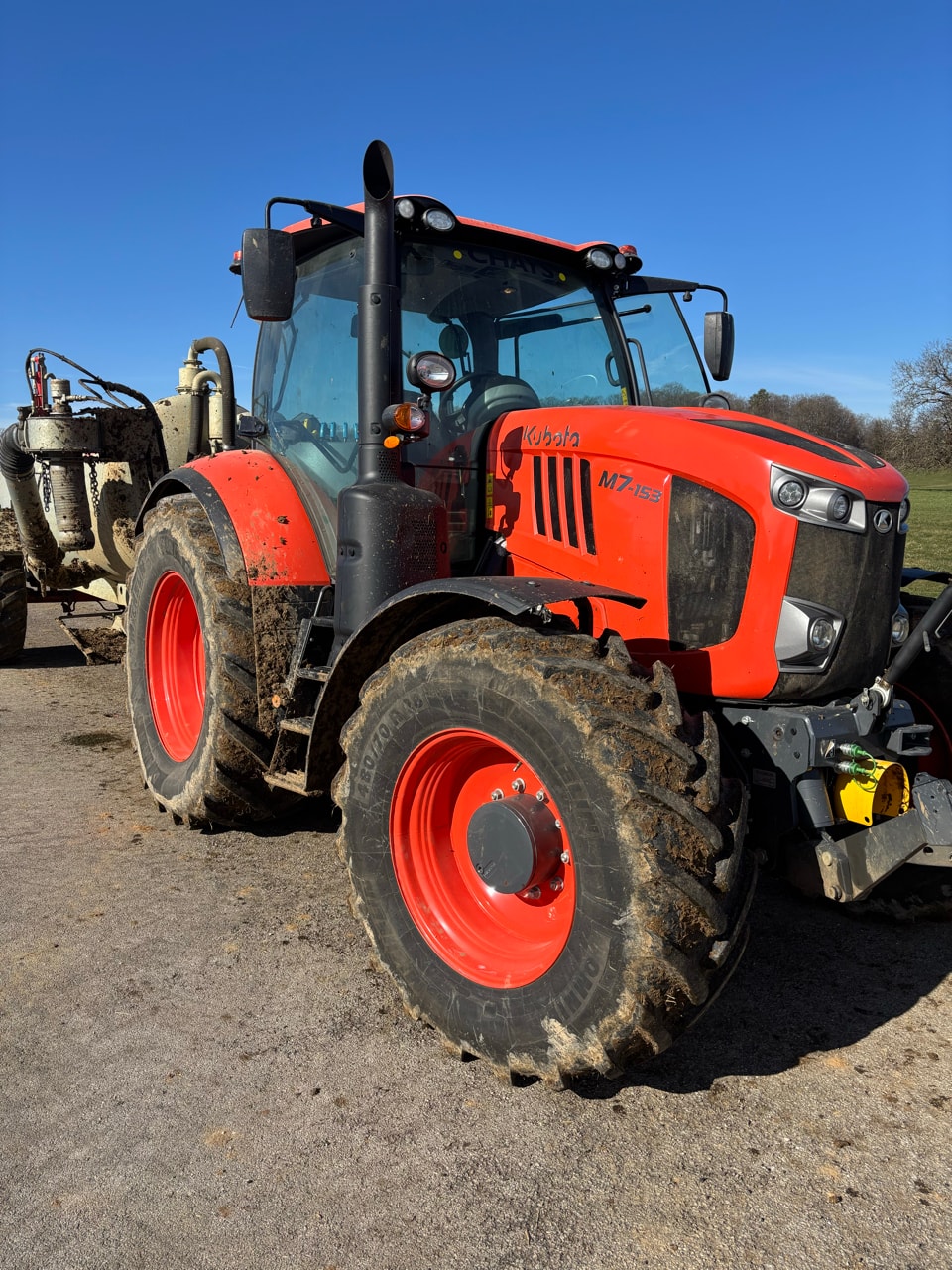 Tracteur KUBOTA M7153 accèss - photo slide 1