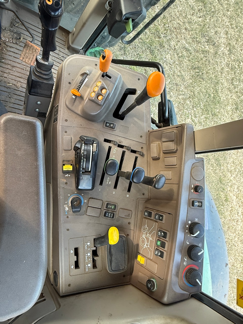 Tracteur chargeur JOHN DEERE 6120M - photo slide 10
