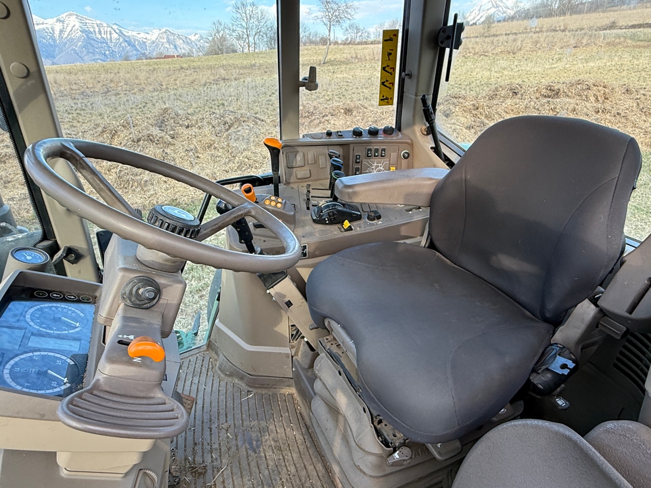 Tracteur chargeur JOHN DEERE 6120M - photo slide 9