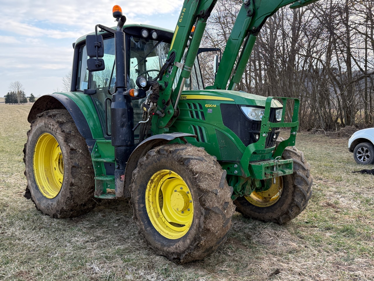 Tracteur chargeur JOHN DEERE 6120M - photo slide 1