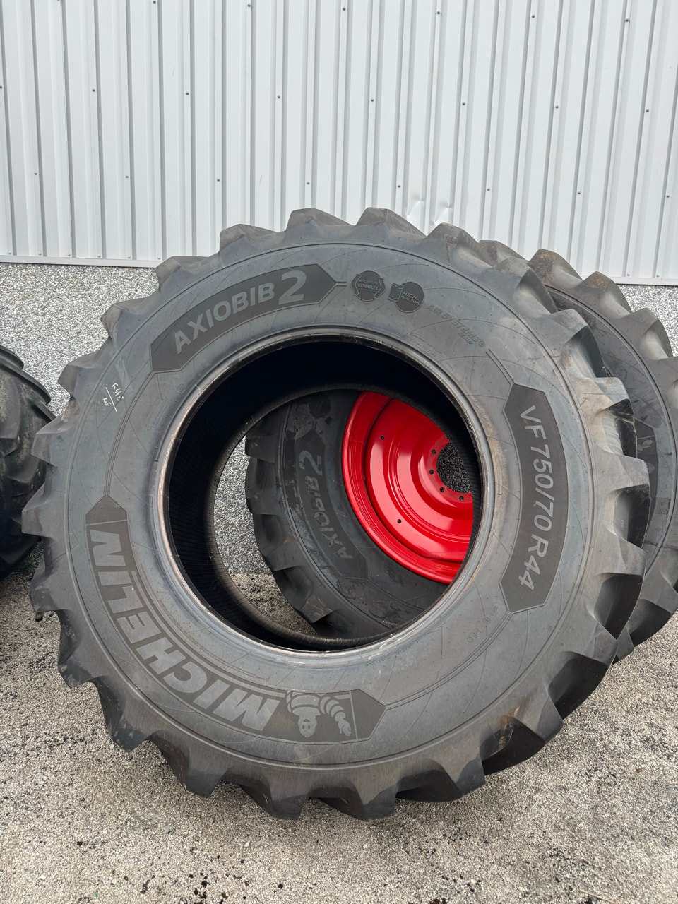 Pneumatique MICHELIN 750/70R44 - photo slide 1