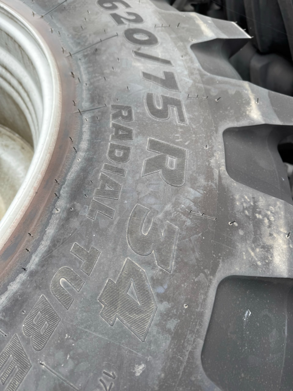 Pneumatique MICHELIN 620/75R34 - photo slide 5
