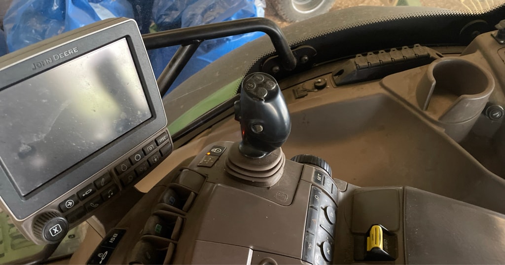 Tracteur chargeur JOHN DEERE 6120R - photo slide 15