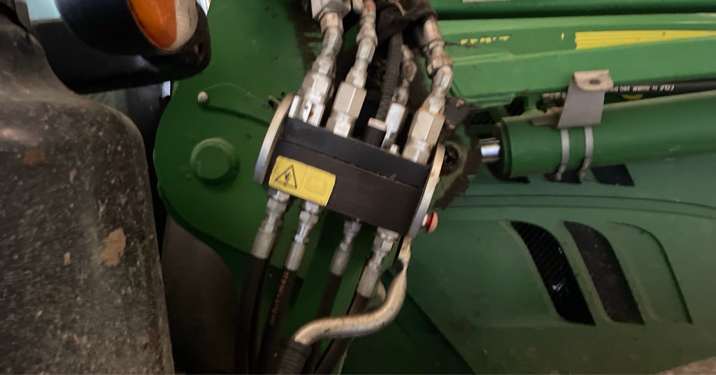 Tracteur chargeur JOHN DEERE 6120R - photo slide 16