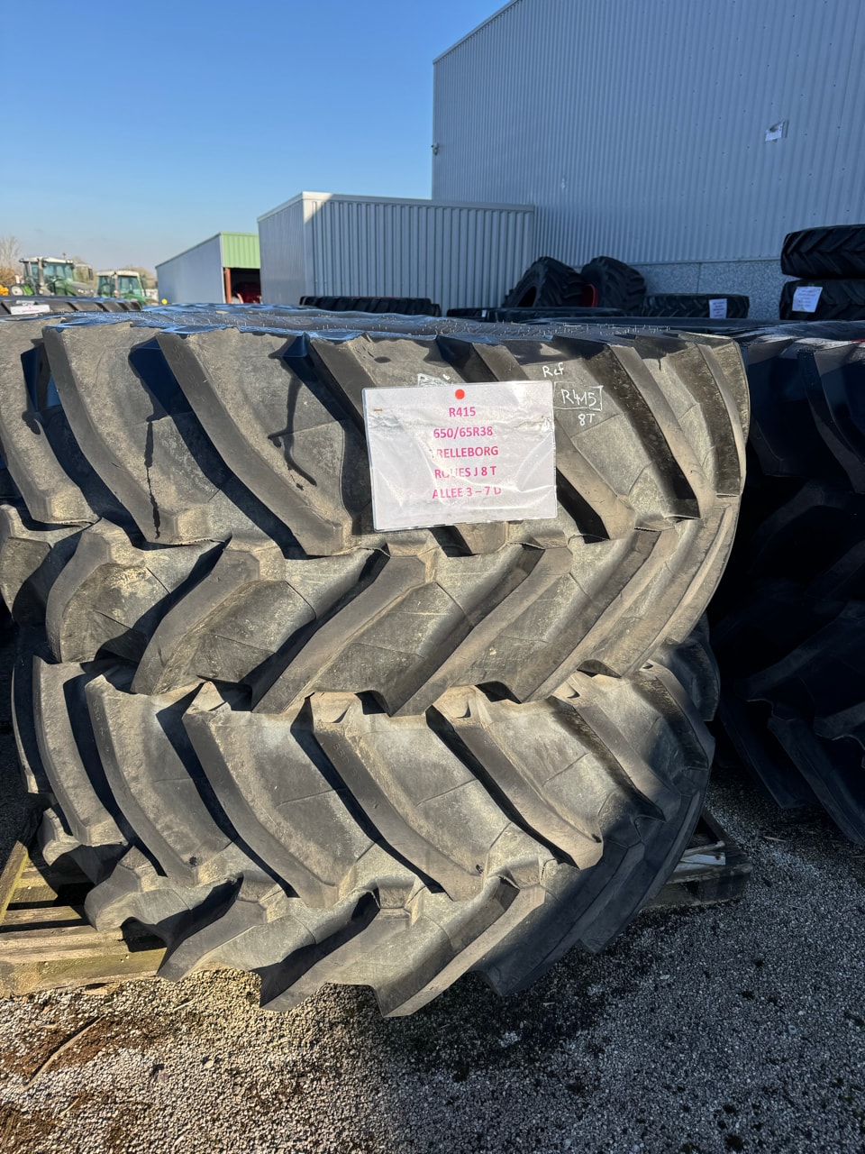 Pneumatique TRELLEBORG 650/65R38 - photo slide 1