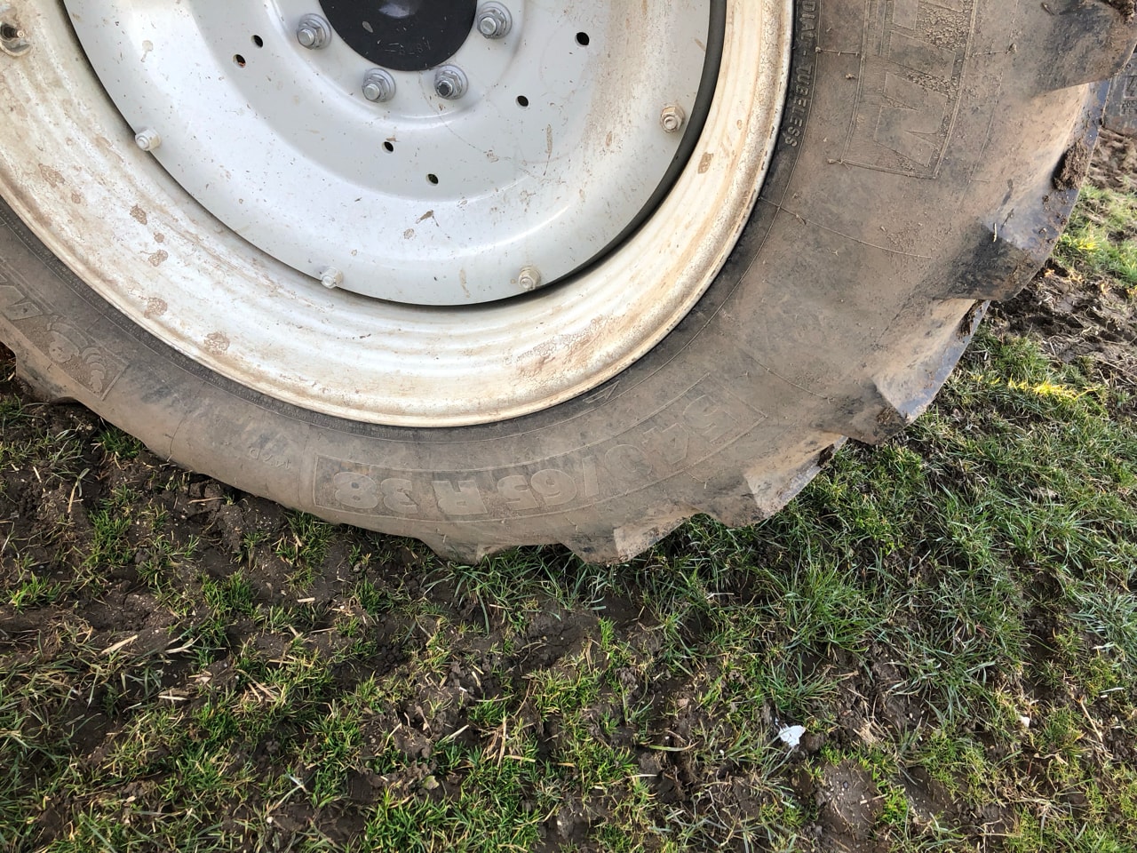 Tracteur chargeur VALTRA N 104 - photo slide 10