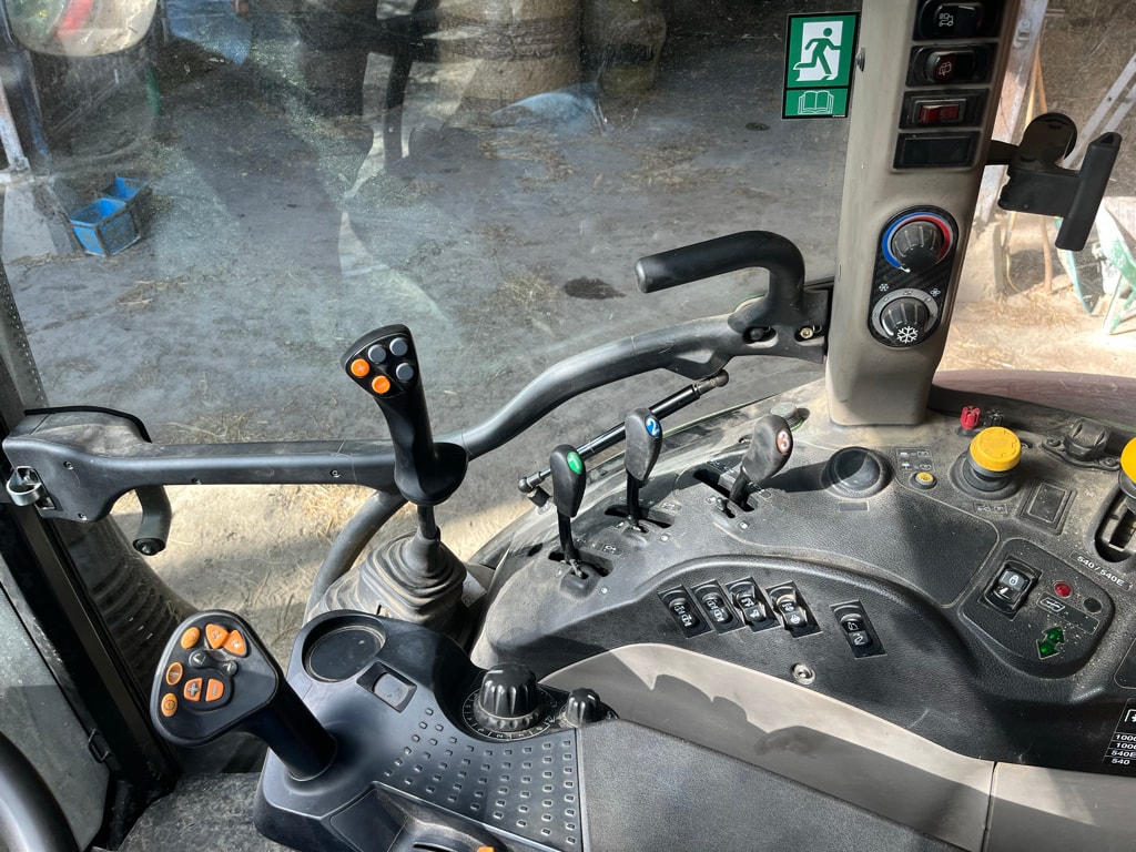 Tracteur CASE IH LUXXUM 100 - photo slide 10