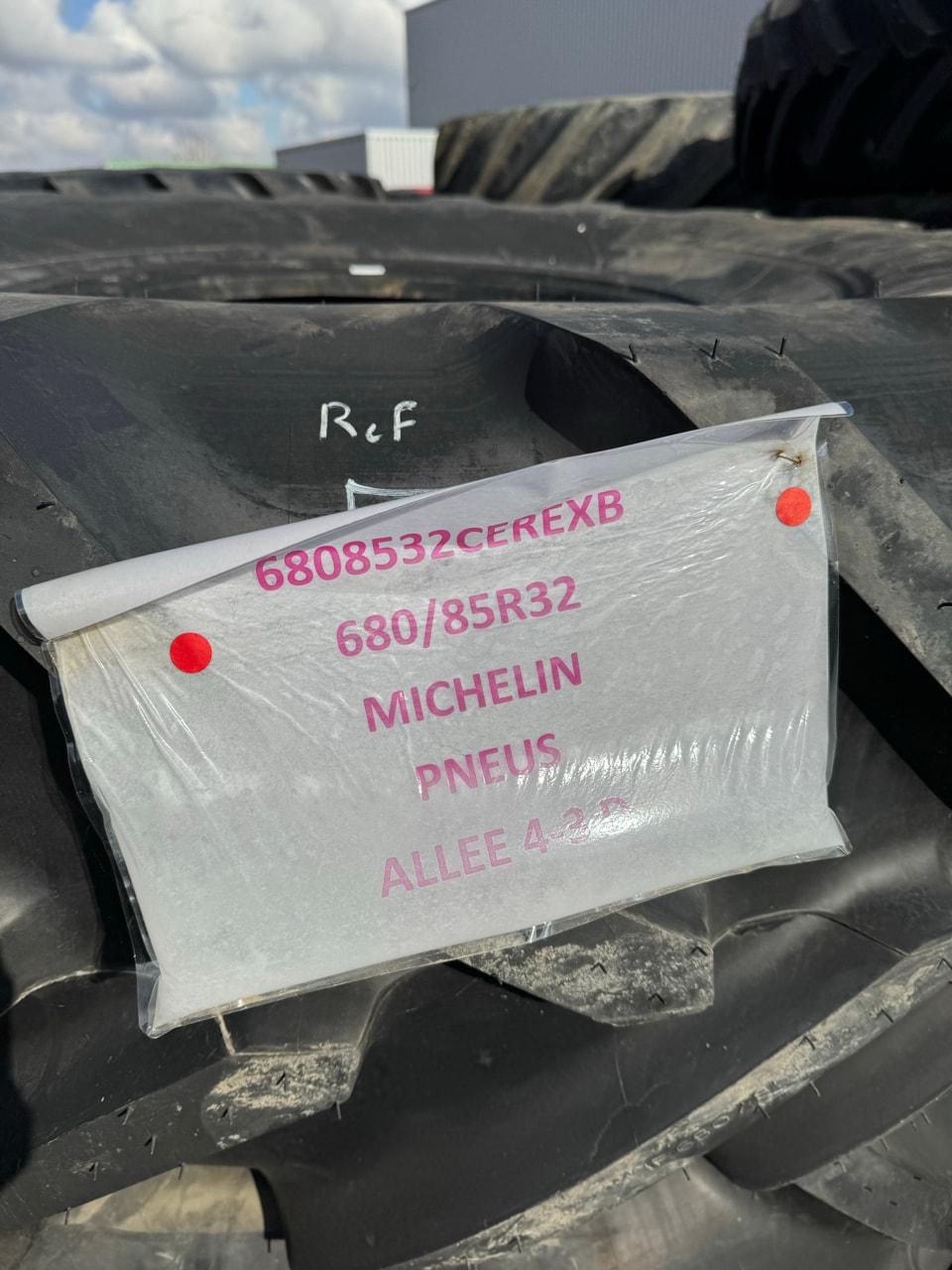 Pneumatique MICHELIN 680/85R32 - photo slide 2