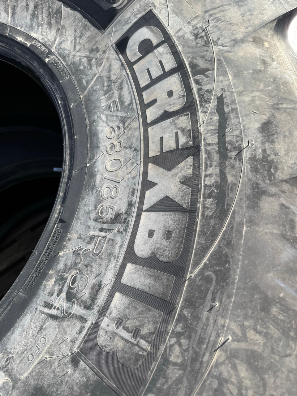 Pneumatique MICHELIN 680/85R32 - photo slide 4