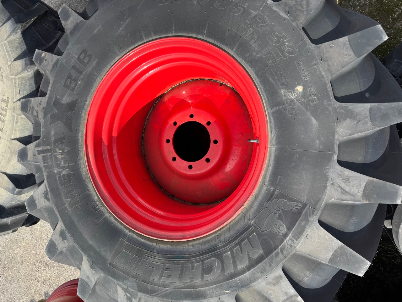 Pneumatique MICHELIN 800/65R32 - photo slide 3