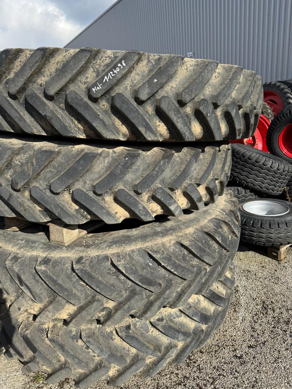 Pneumatique MICHELIN VF380/90R46 - photo slide 1