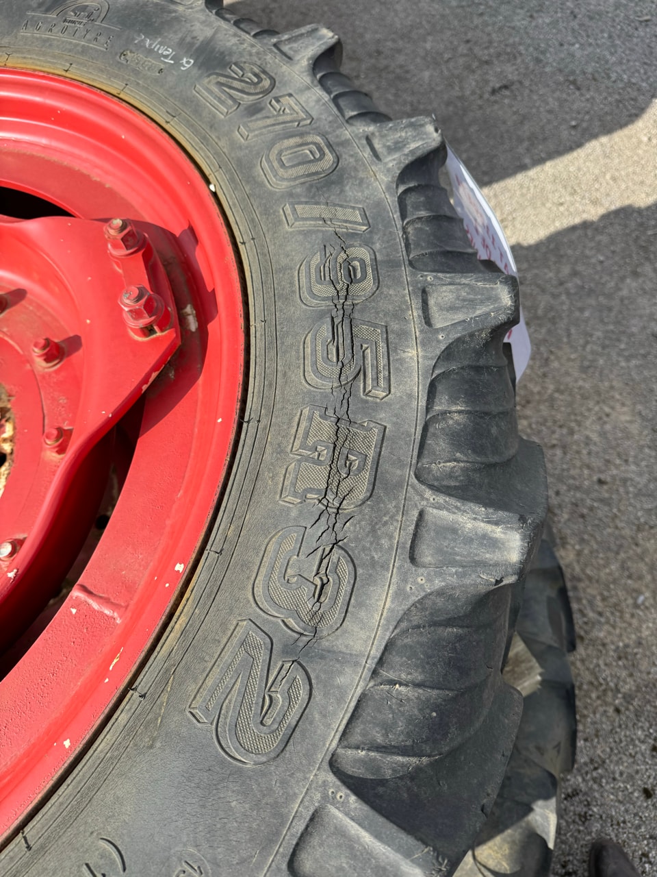 Pneumatique TAURUS 270/95R32 - photo slide 5