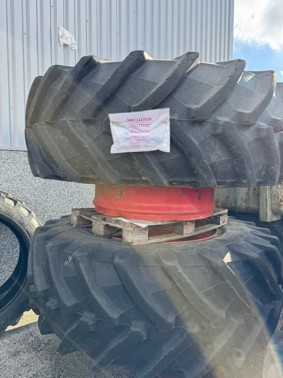Pneumatique TRELLEBORG 710/75R42 - photo slide 1