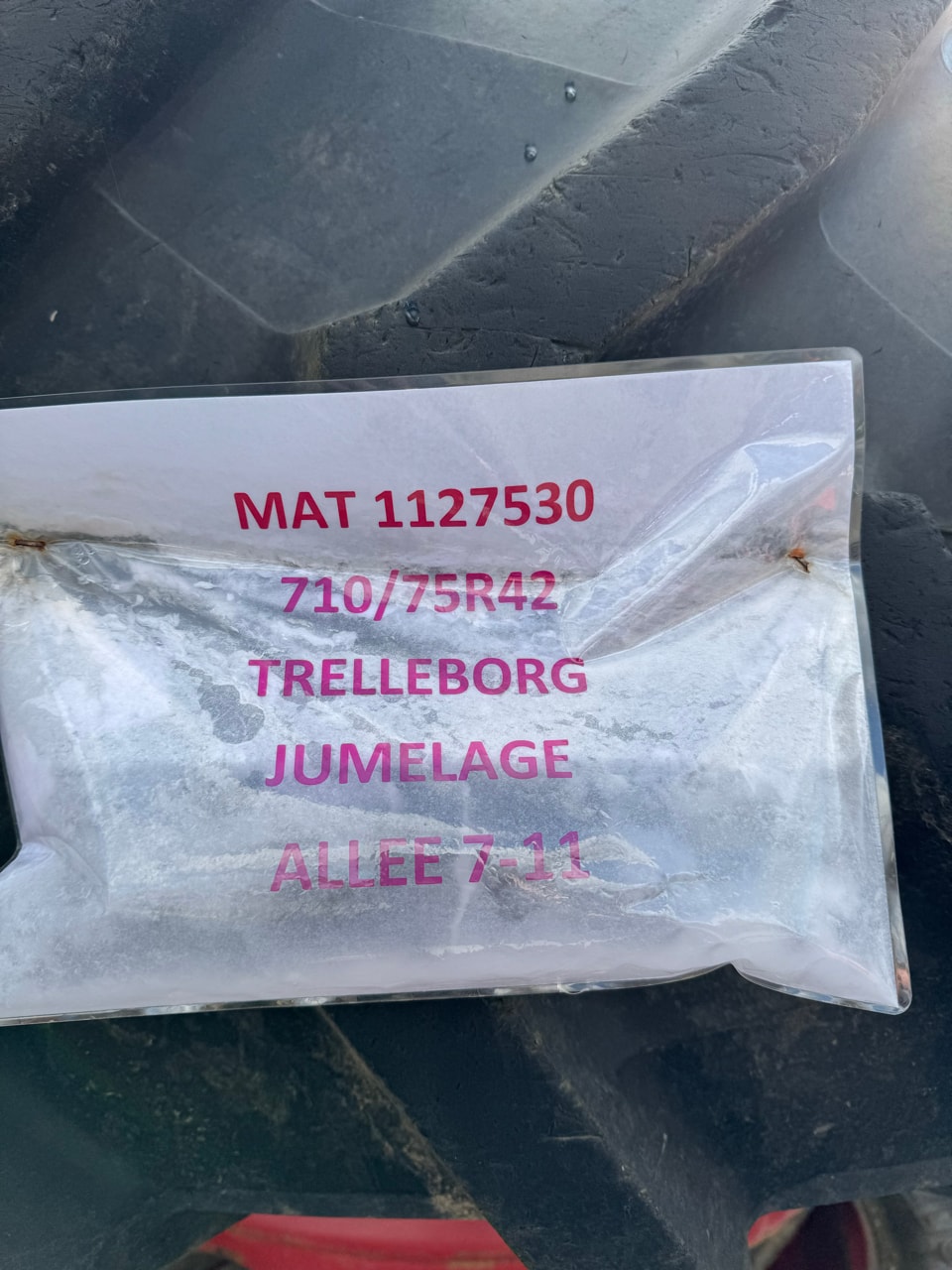 Pneumatique TRELLEBORG 710/75R42 - photo slide 2
