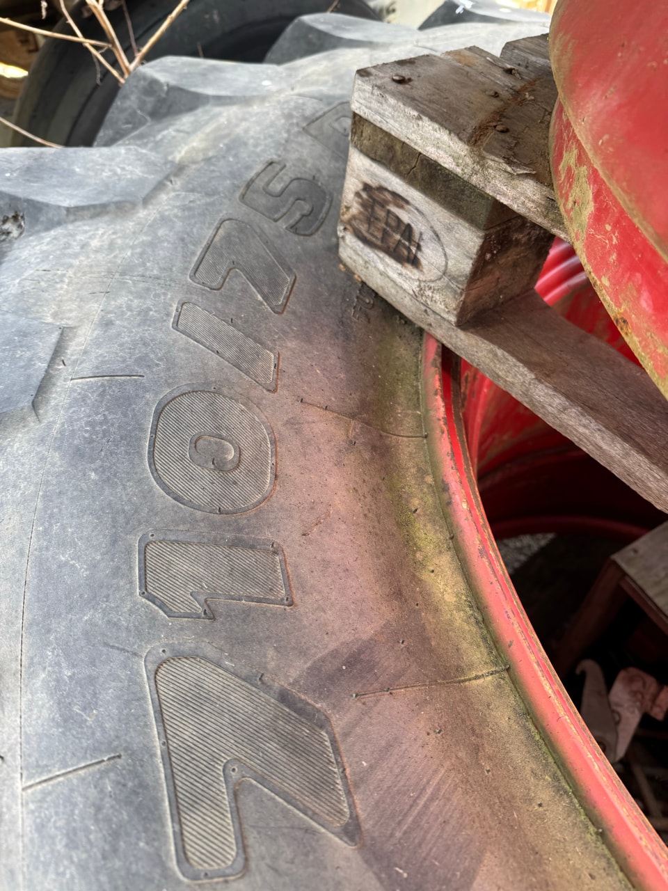 Pneumatique TRELLEBORG 710/75R42 - photo slide 4