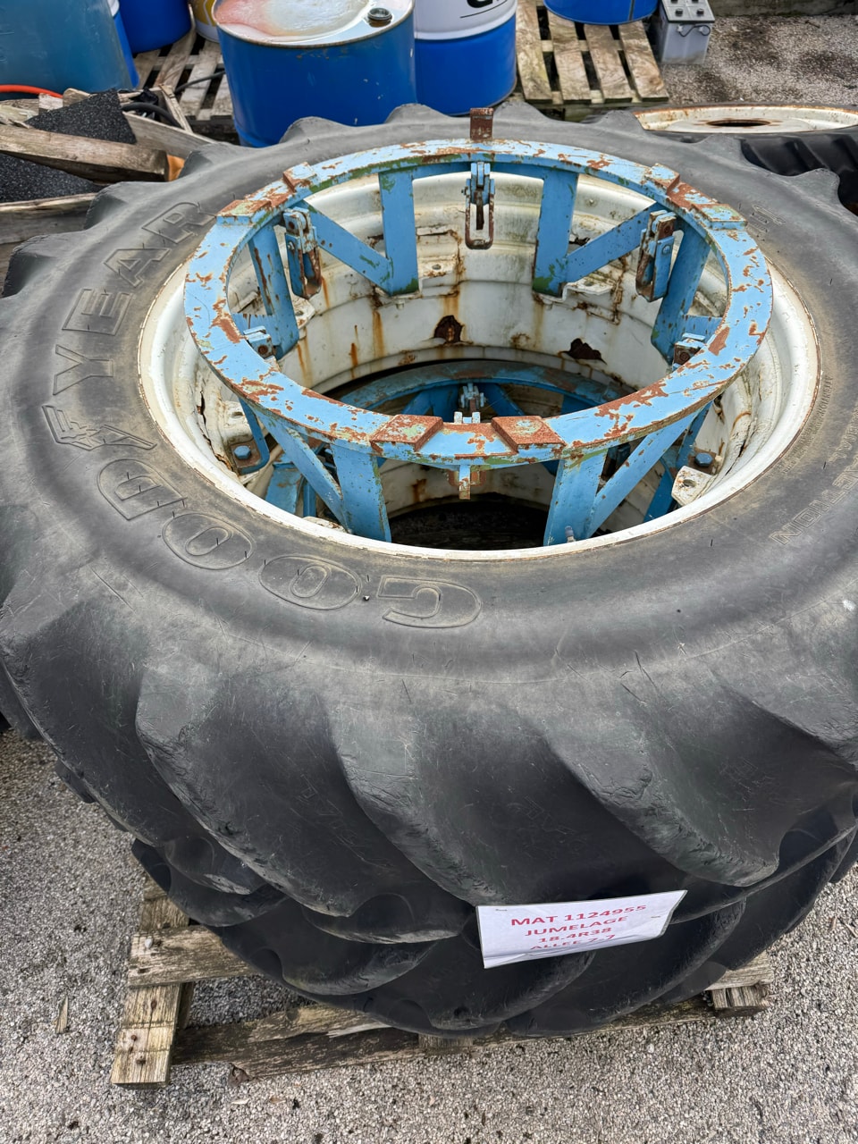 Pneumatique GOODYEAR 18.4E38 - photo slide 3