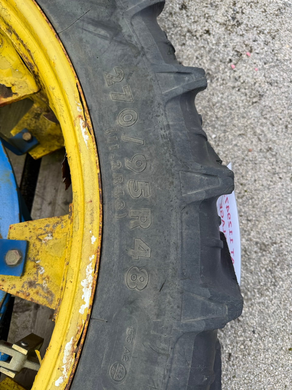Pneumatique KLEBER 270/95R48 - photo slide 4