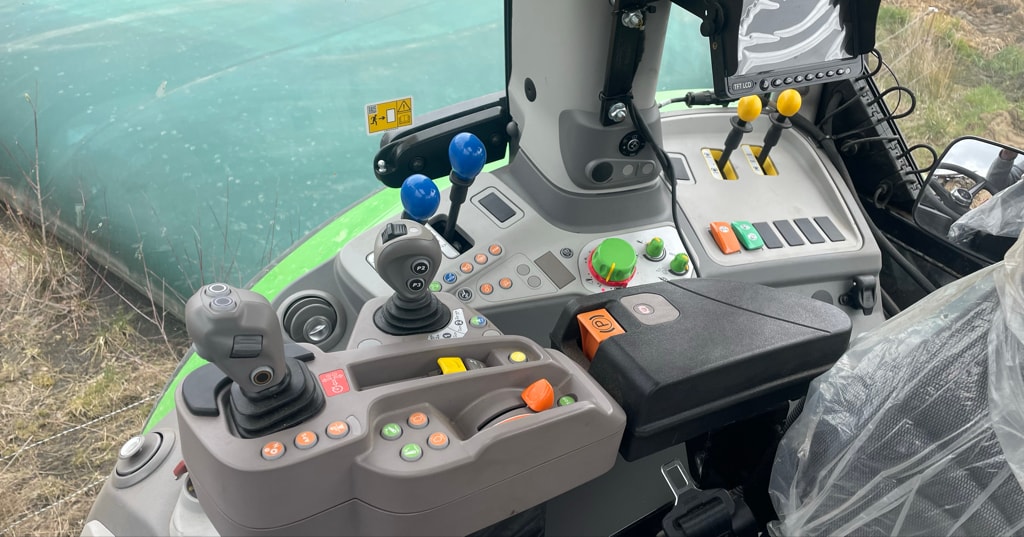 Tracteur DEUTZ FAHR Agrotron 6140.4 RVshift - photo slide 3