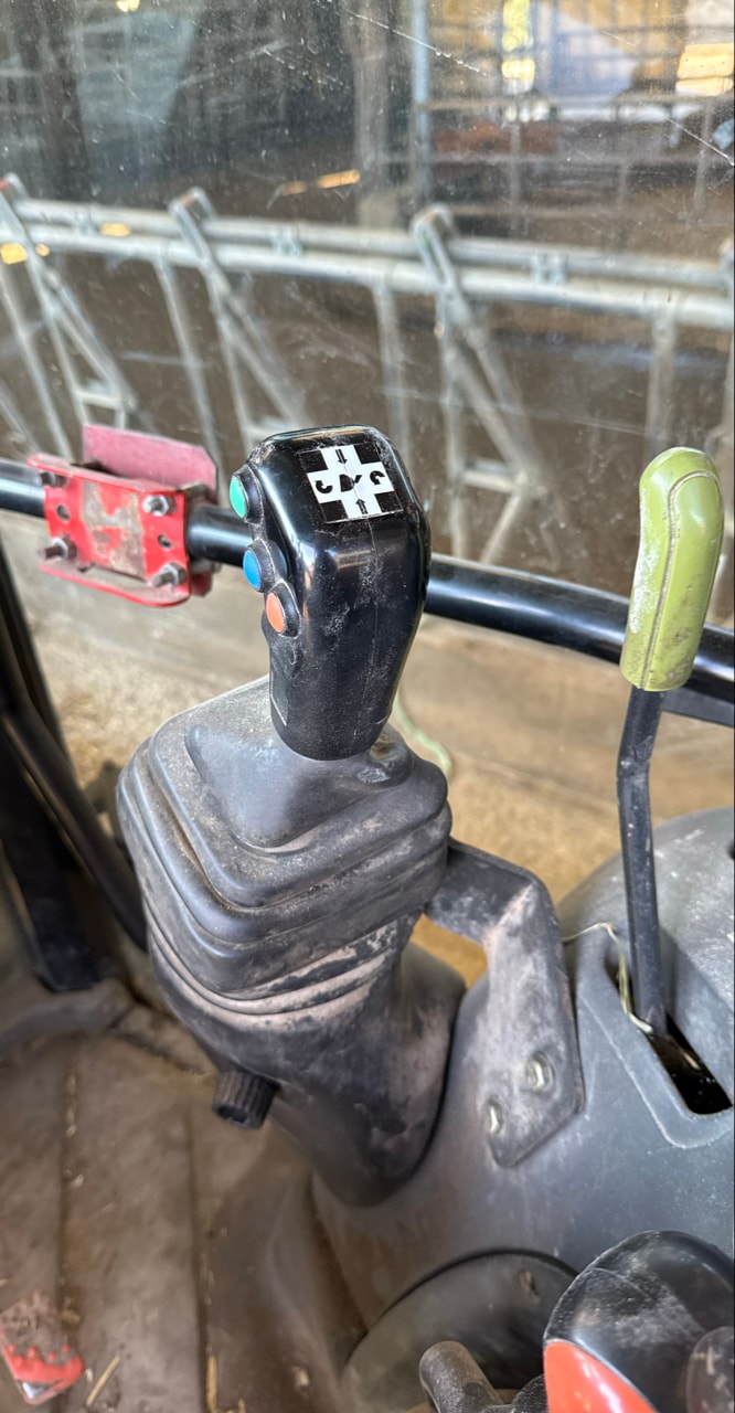 Tracteur CLAAS AXOS 330 - photo slide 16
