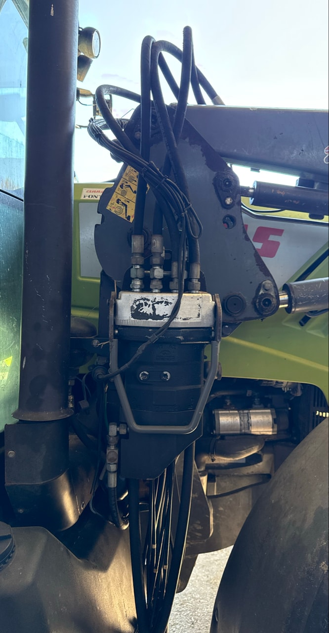 Tracteur CLAAS AXOS 330 - photo slide 21