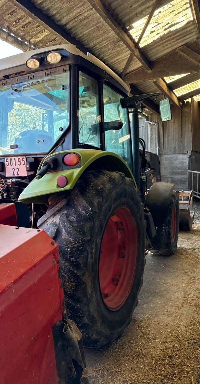 Tracteur CLAAS AXOS 330 - photo slide 9