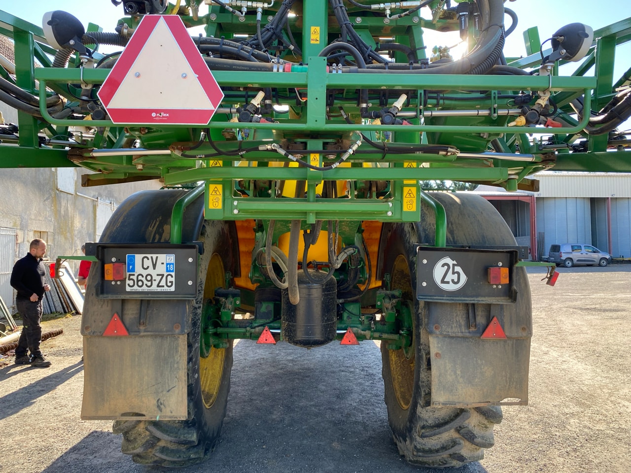 Pulverisateur JOHN DEERE R952i - photo slide 11