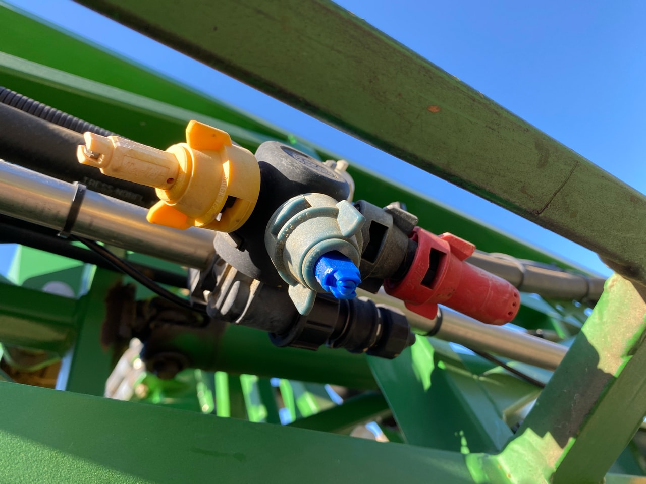 Pulverisateur JOHN DEERE R952i - photo slide 16