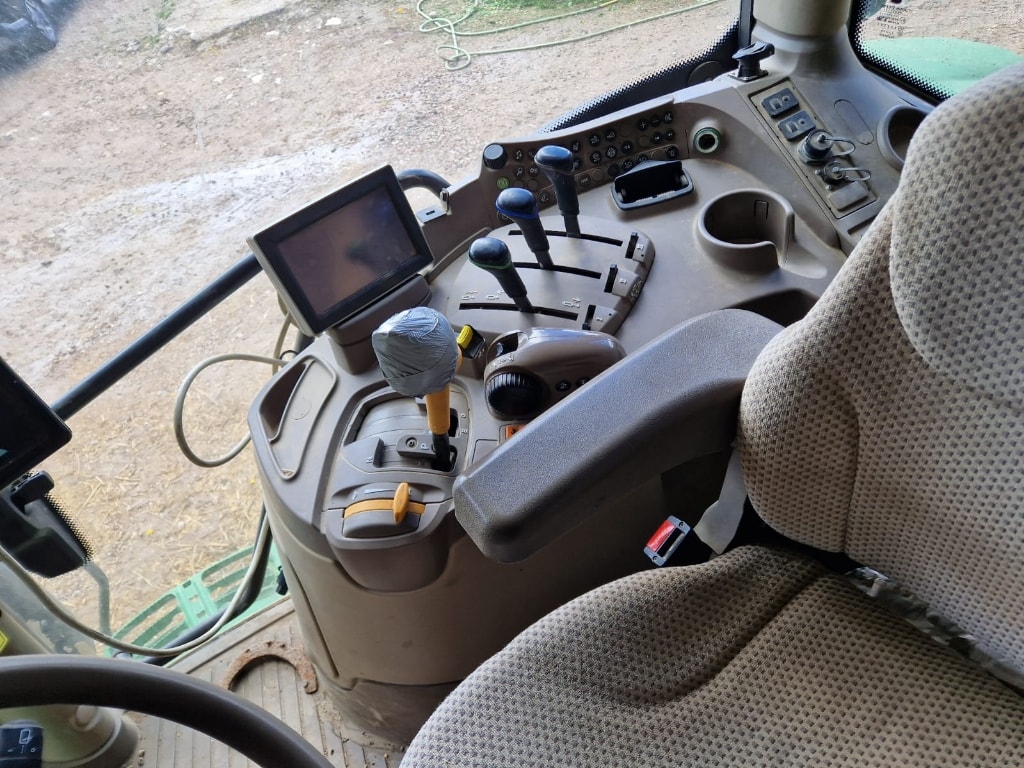 Tracteur JOHN DEERE 6155R - photo slide 8