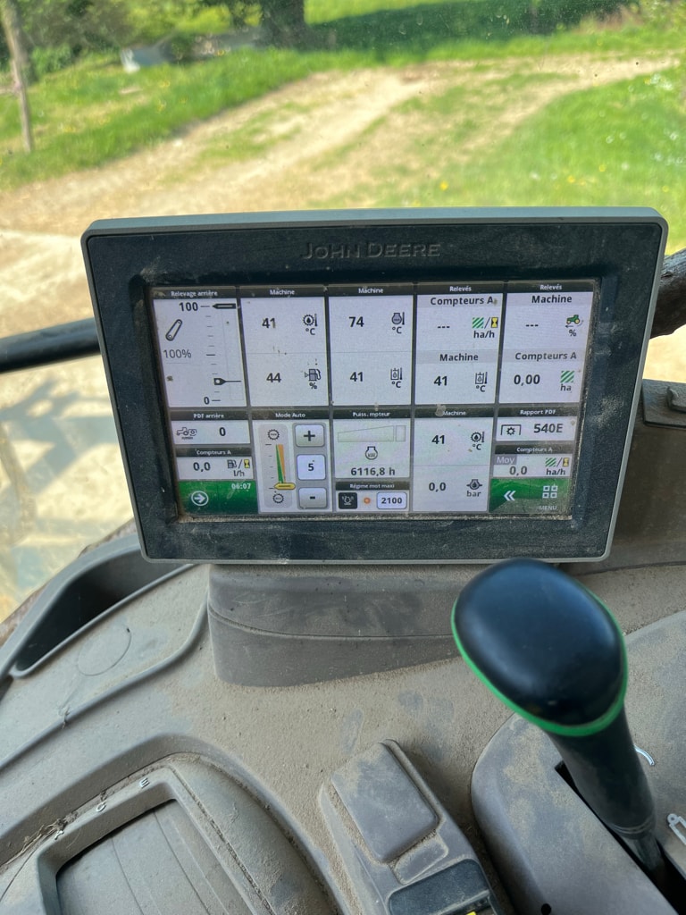 Tracteur chargeur JOHN DEERE 6110R - photo slide 13