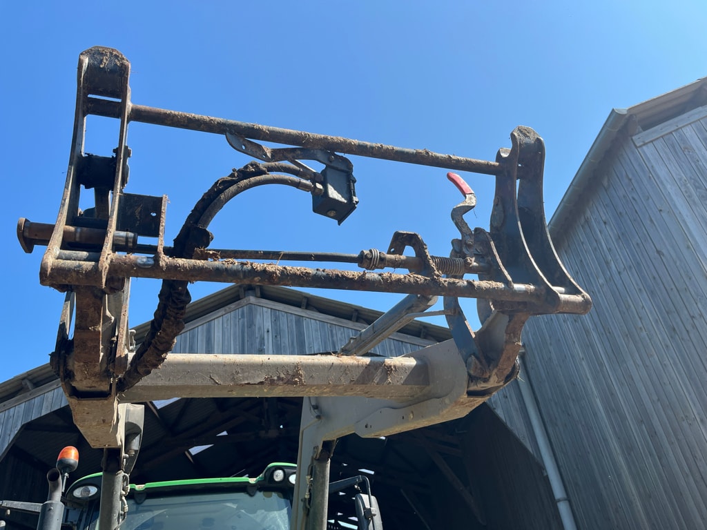 Tracteur chargeur JOHN DEERE 6110R - photo slide 9