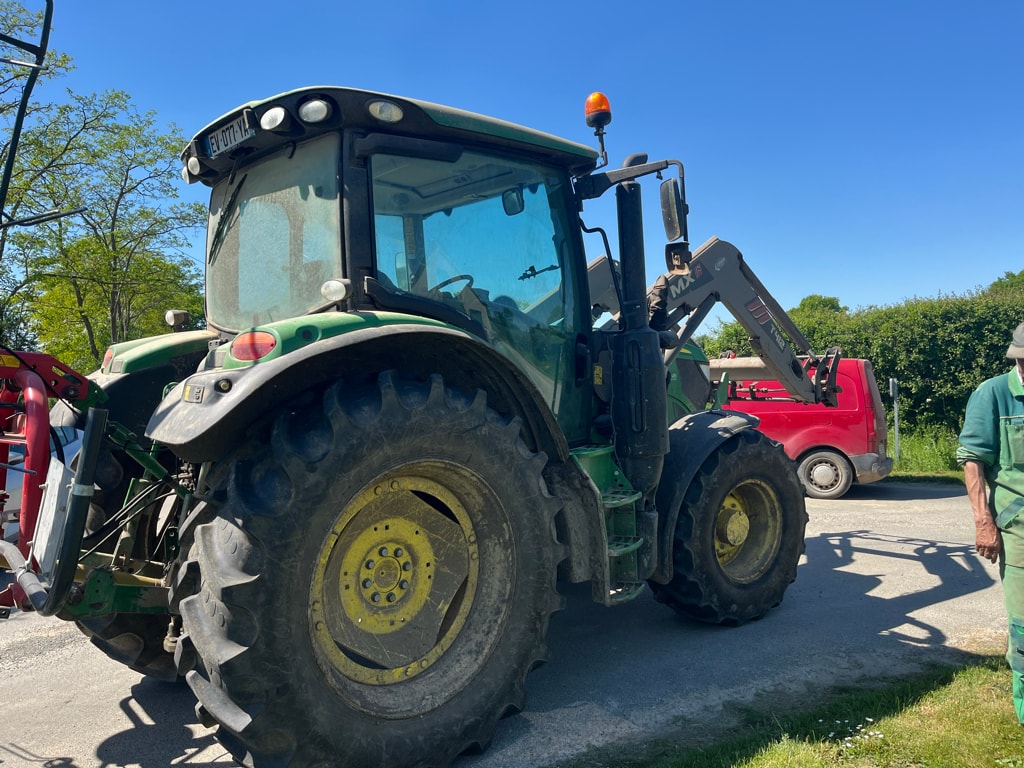 Tracteur chargeur JOHN DEERE 6110R - photo slide 10