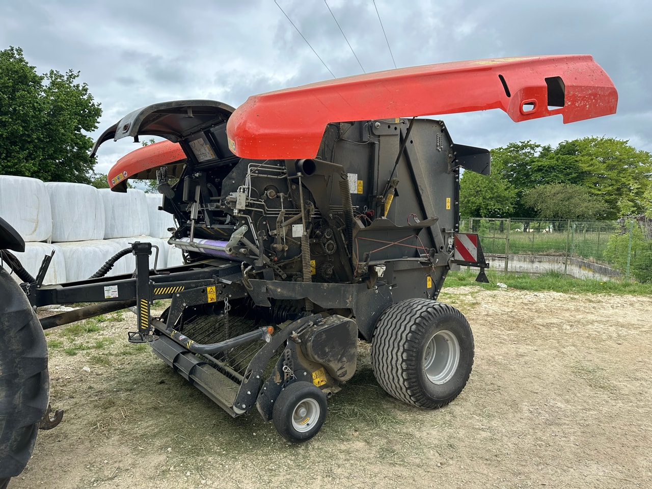 Presse balles rondes KUBOTA Bv 4180 plus - photo slide 2