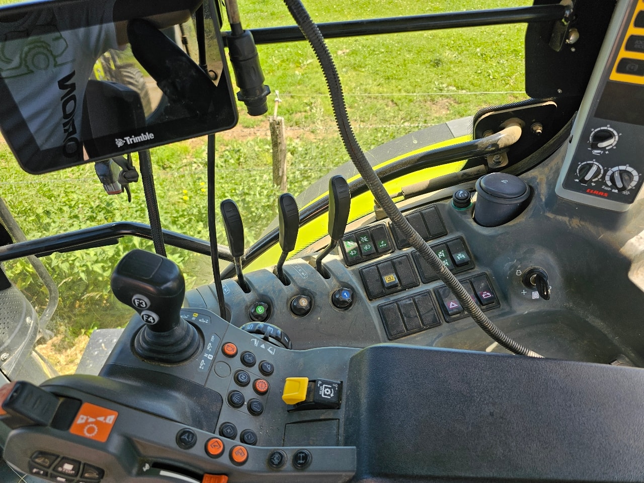 Tracteur CLAAS ARION 530 - photo slide 4