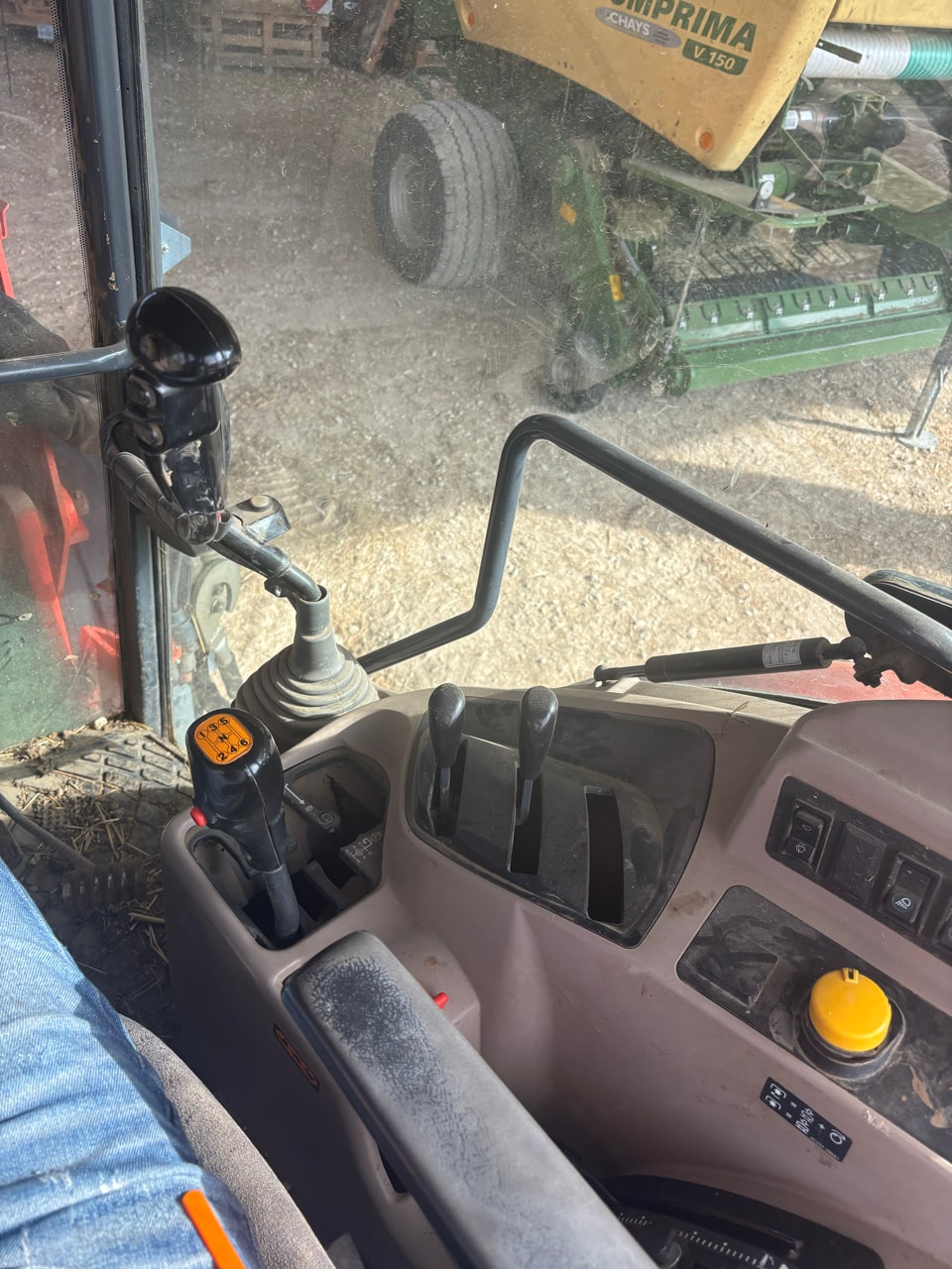 Tracteur chargeur KUBOTA M 8560 DTHQ - photo slide 12