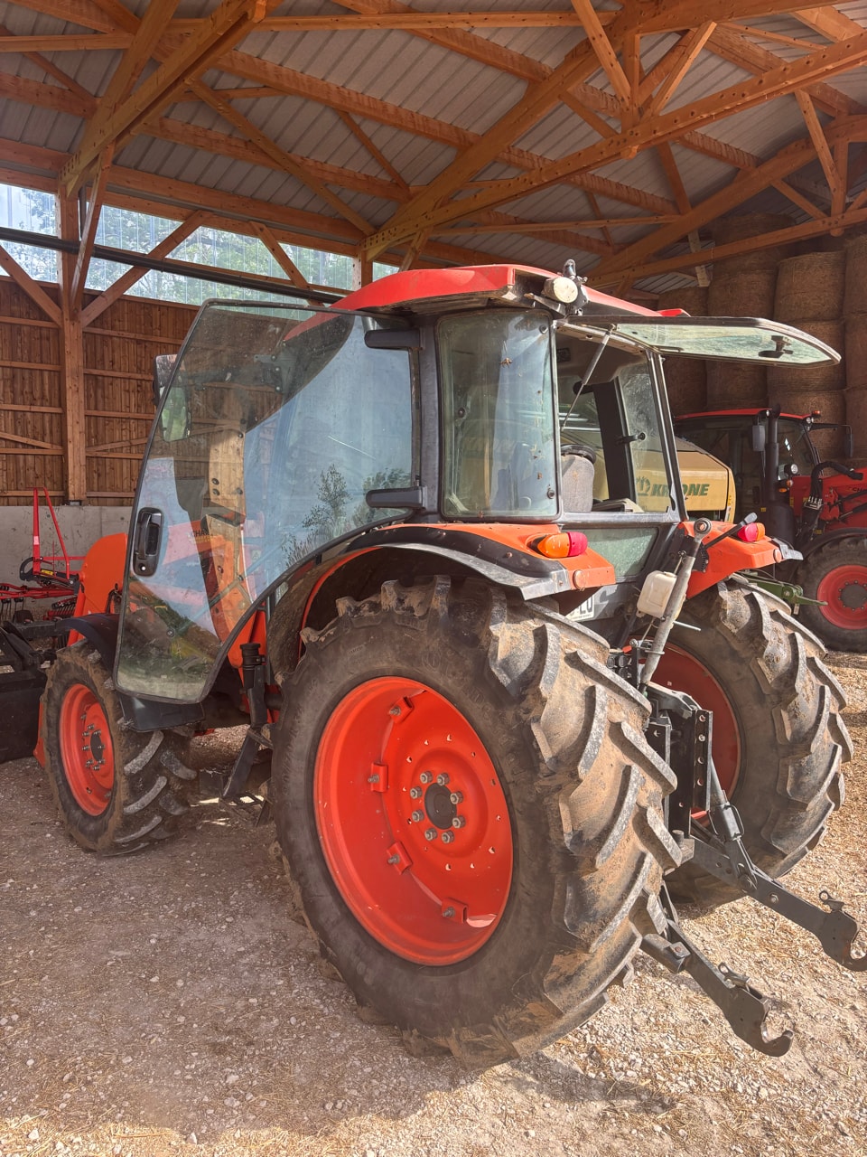 Tracteur chargeur KUBOTA M 8560 DTHQ - photo slide 3