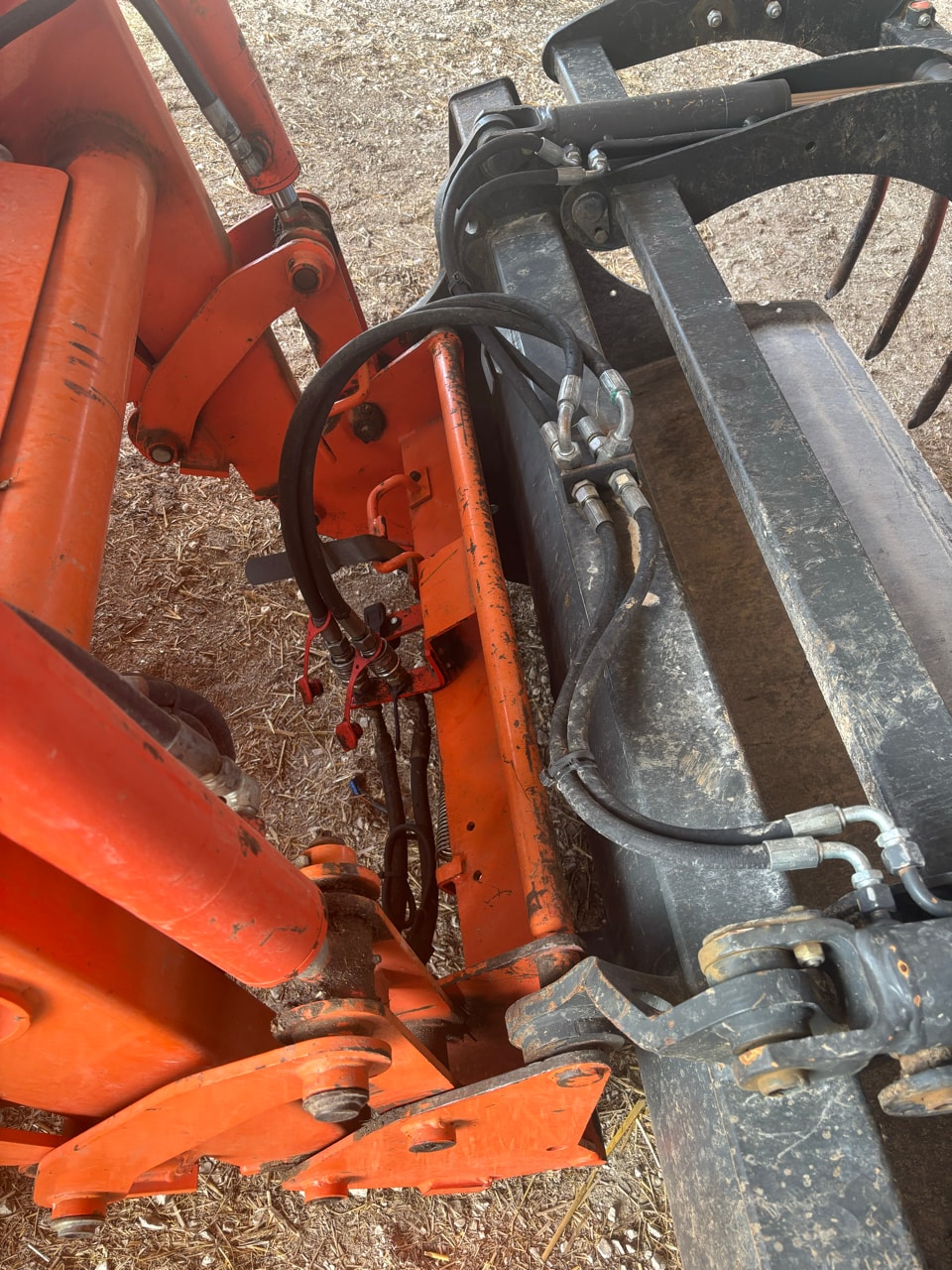 Tracteur chargeur KUBOTA M 8560 DTHQ - photo slide 6