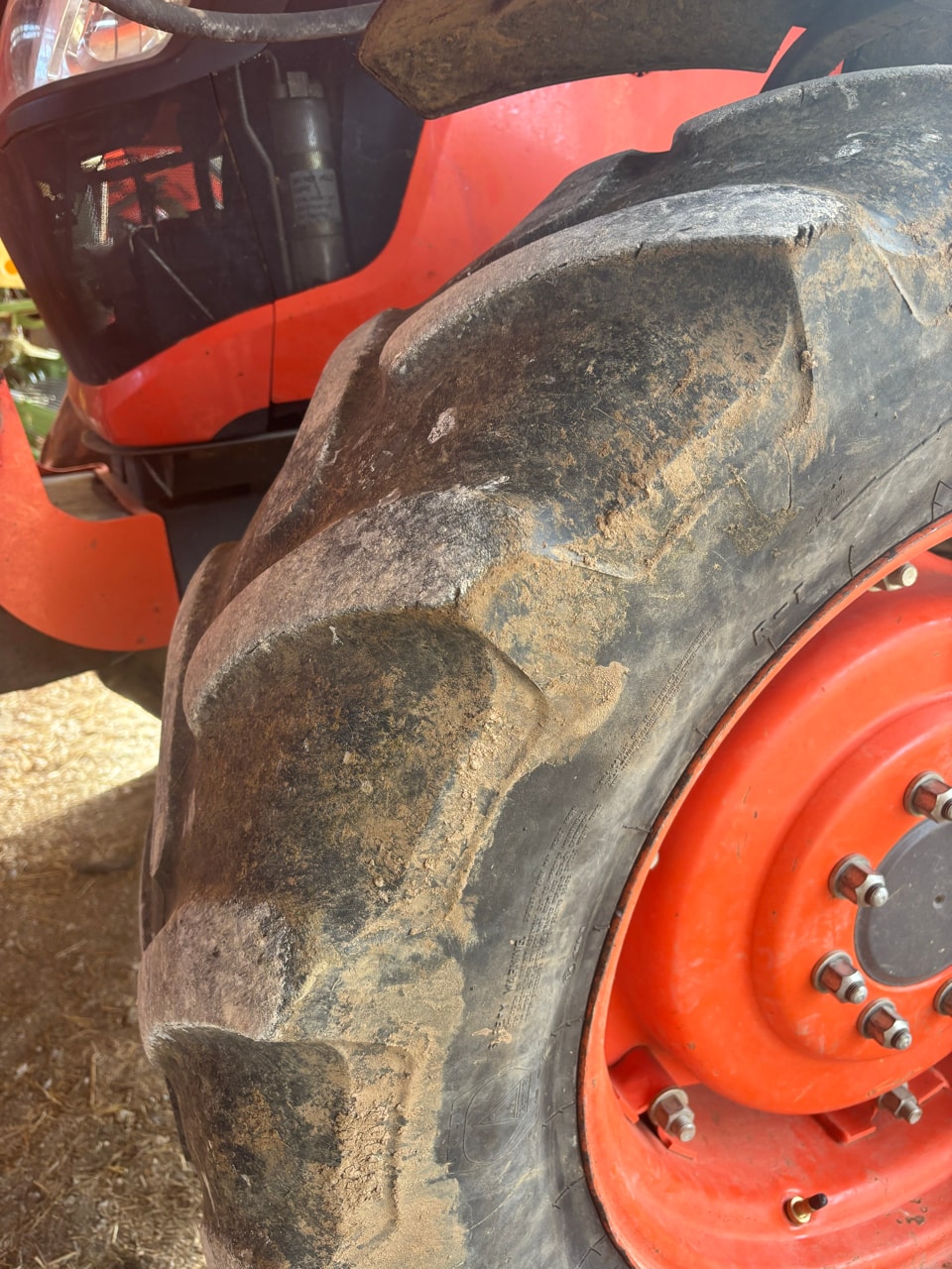 Tracteur chargeur KUBOTA M 8560 DTHQ - photo slide 8