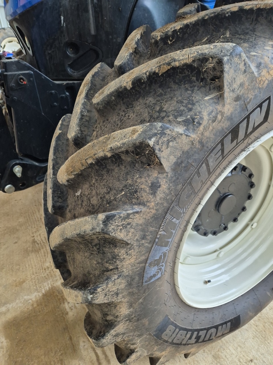 Tracteur NEW HOLLAND T 7.245 - photo slide 8