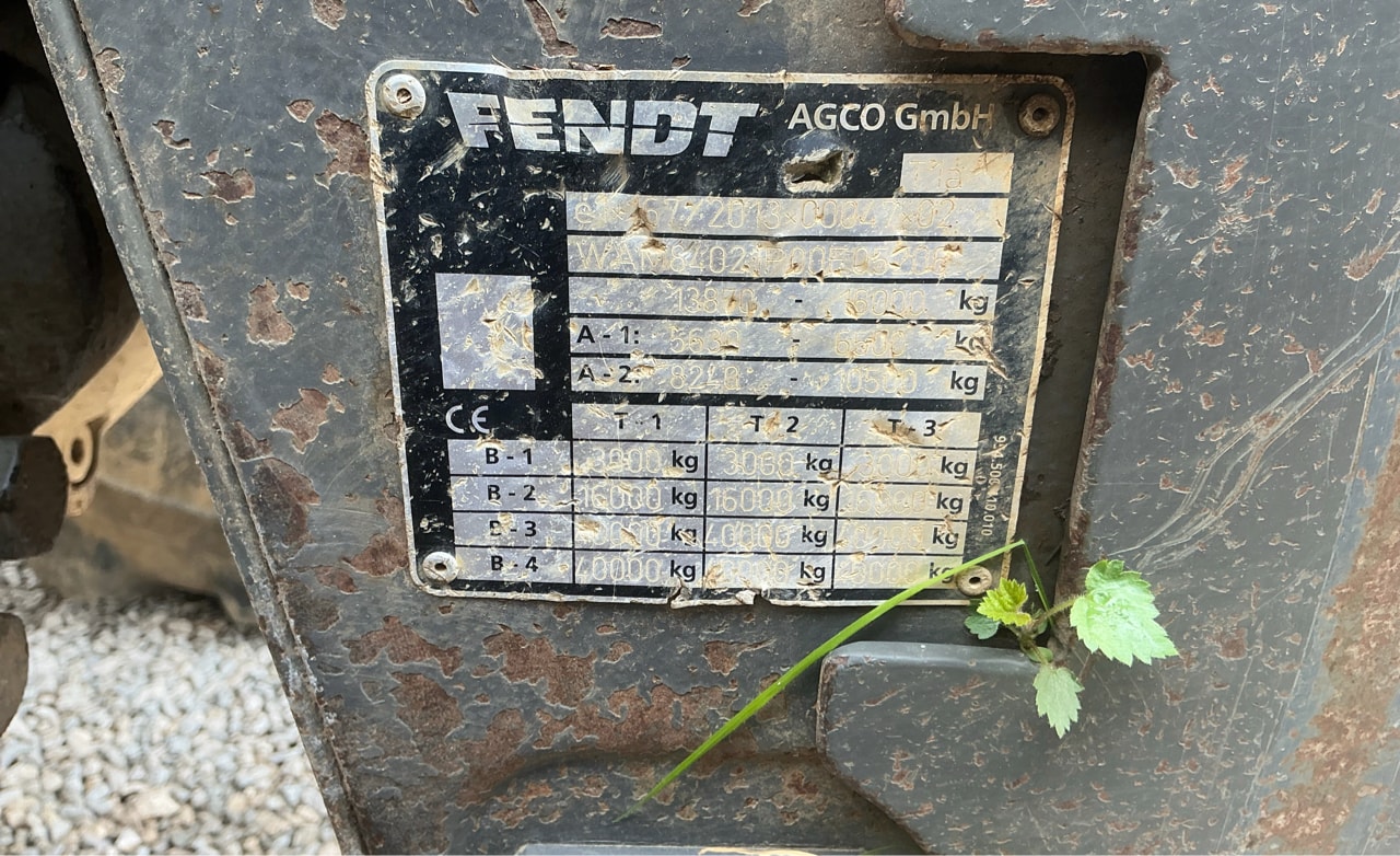 Tracteur FENDT 824 S4 - photo slide 9