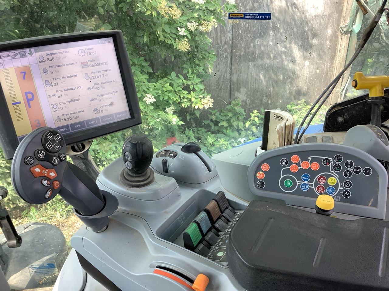 Tracteur NEW HOLLAND T7.210 SW2 - photo slide 12