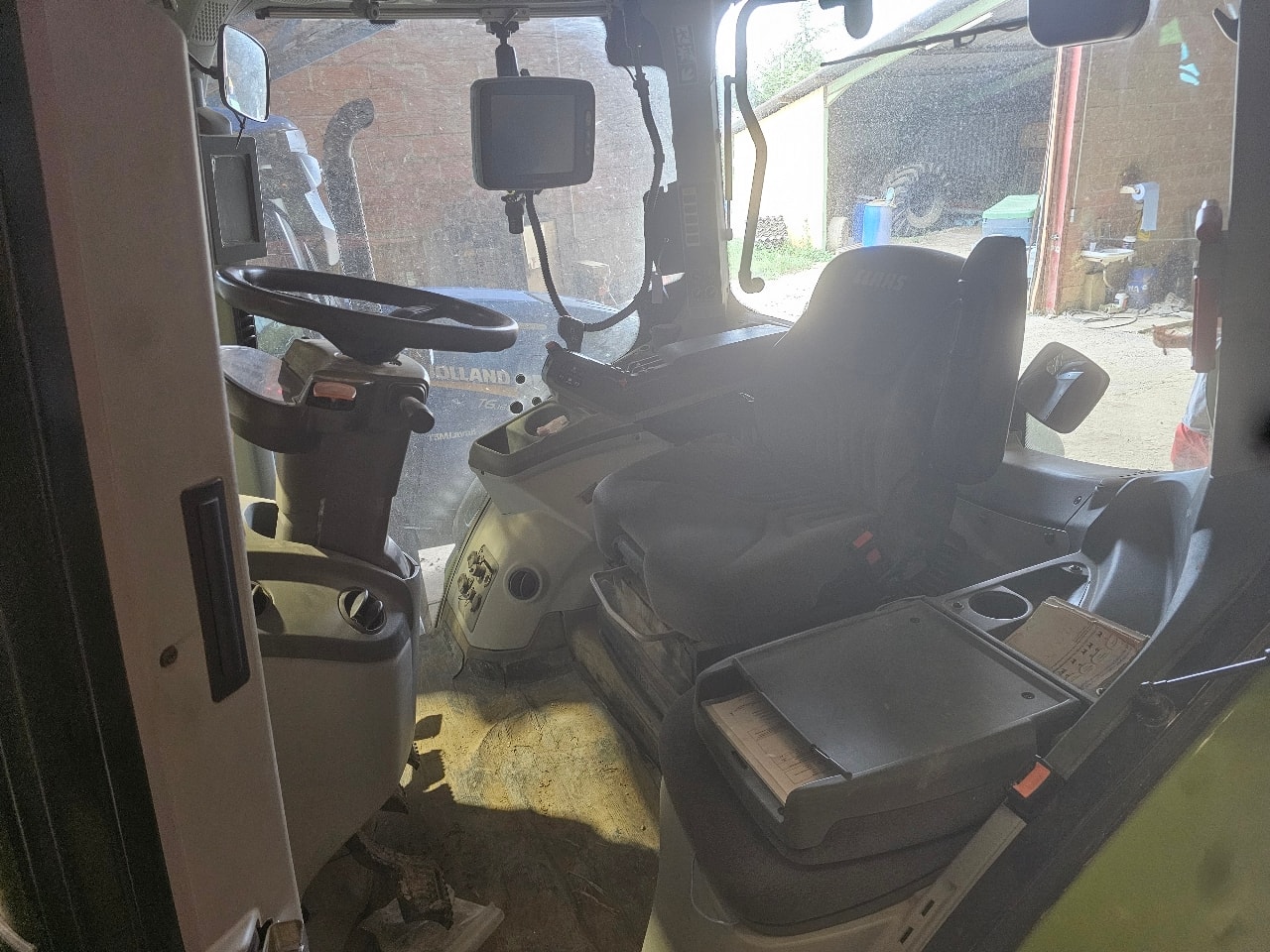 Tracteur CLAAS AXION 800 - photo slide 13