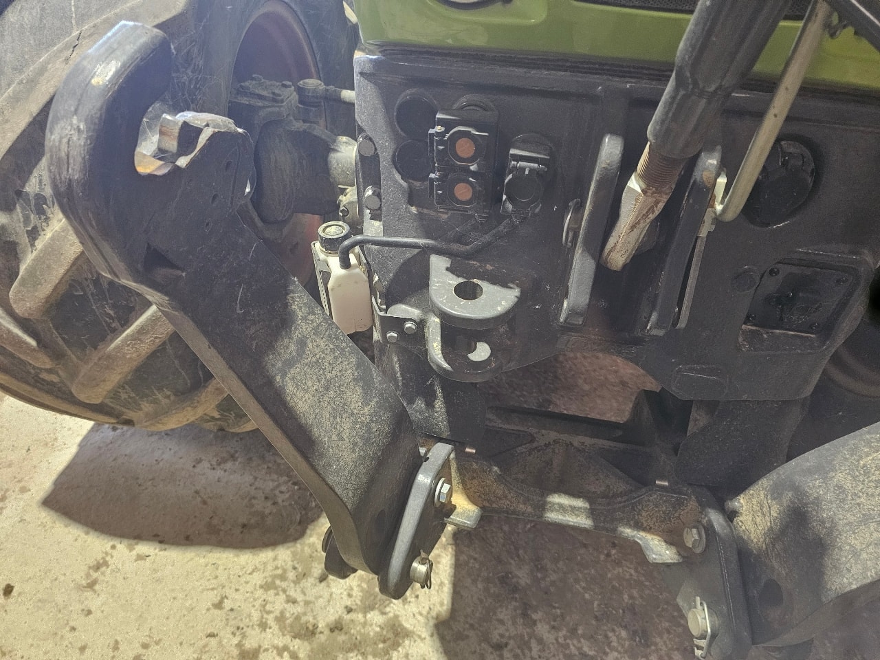 Tracteur CLAAS AXION 800 - photo slide 8