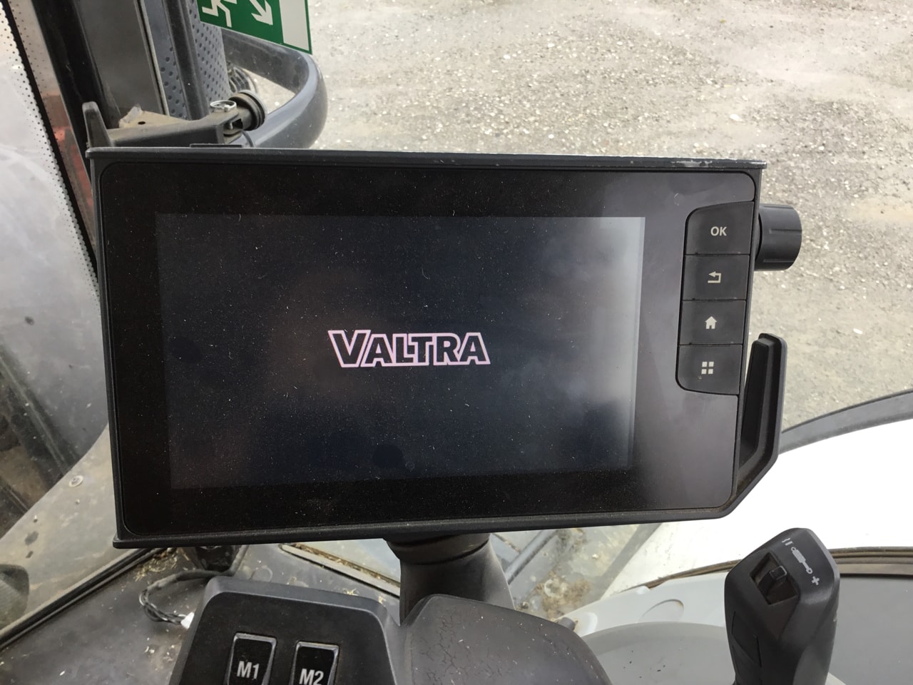 Tracteur VALTRA S324 - photo slide 3