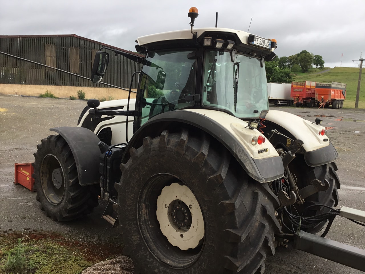Tracteur VALTRA S324 - photo slide 8